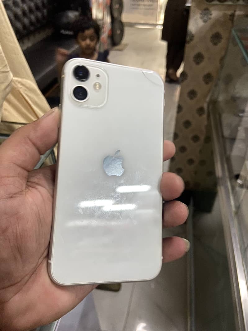 Apple iPhone 11 3