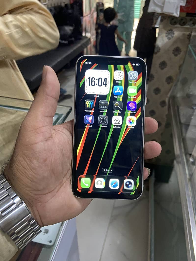 Apple iPhone 11 4