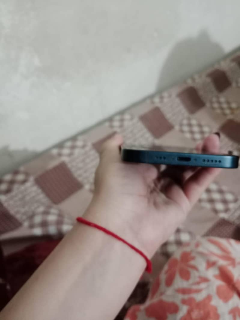 Apple iPhone 13 1