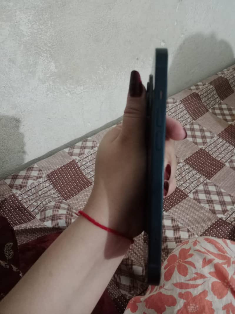 Apple iPhone 13 2