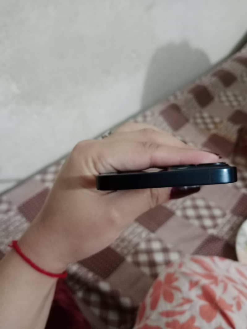 Apple iPhone 13 4