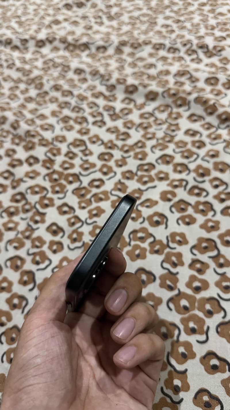 Apple iPhone 15 2
