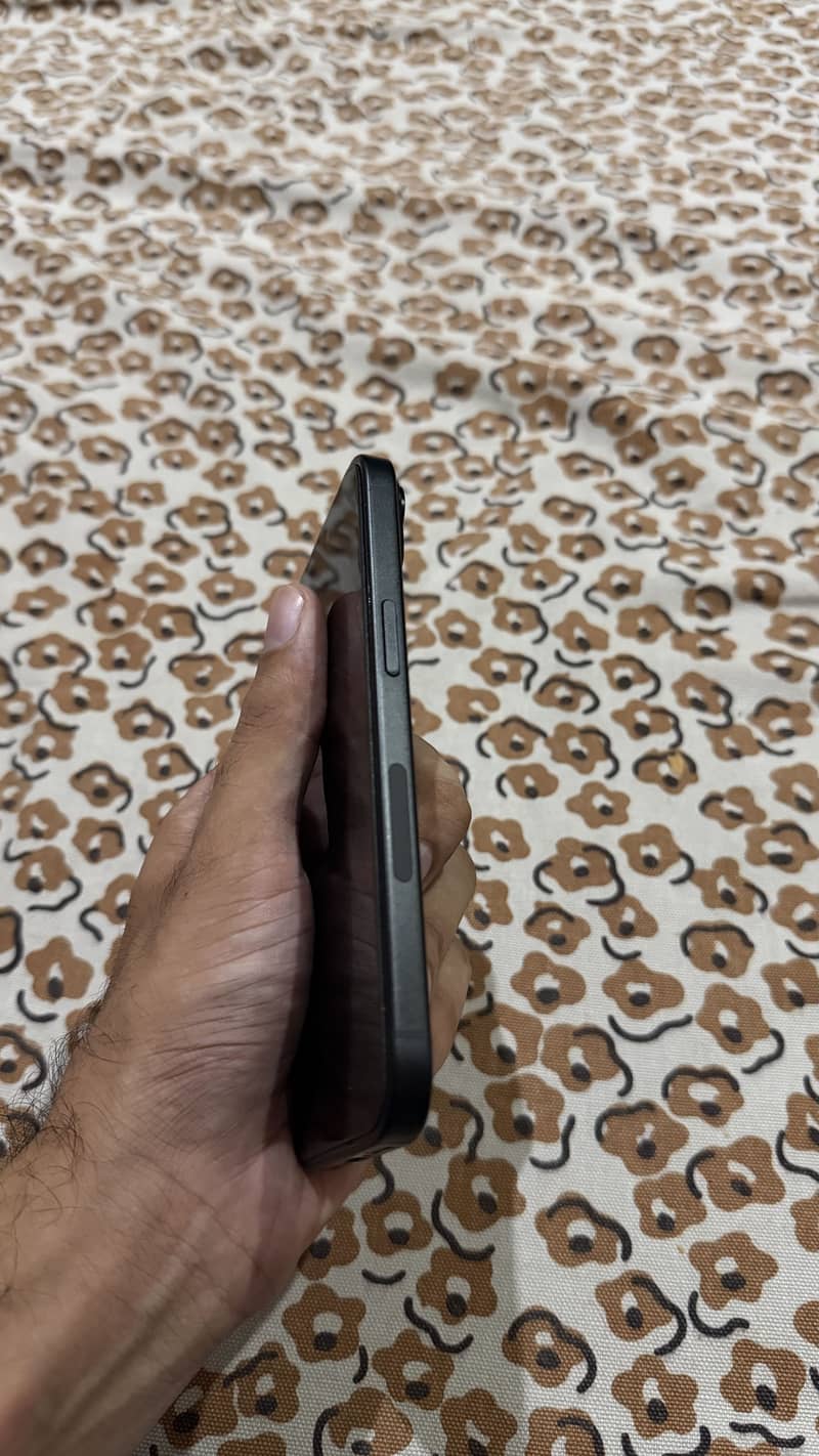 Apple iPhone 15 3