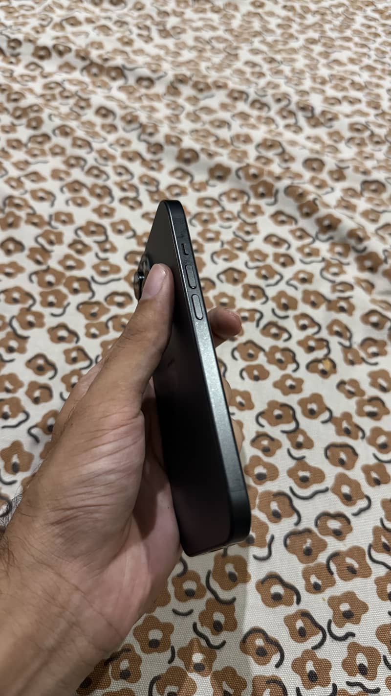 Apple iPhone 15 5