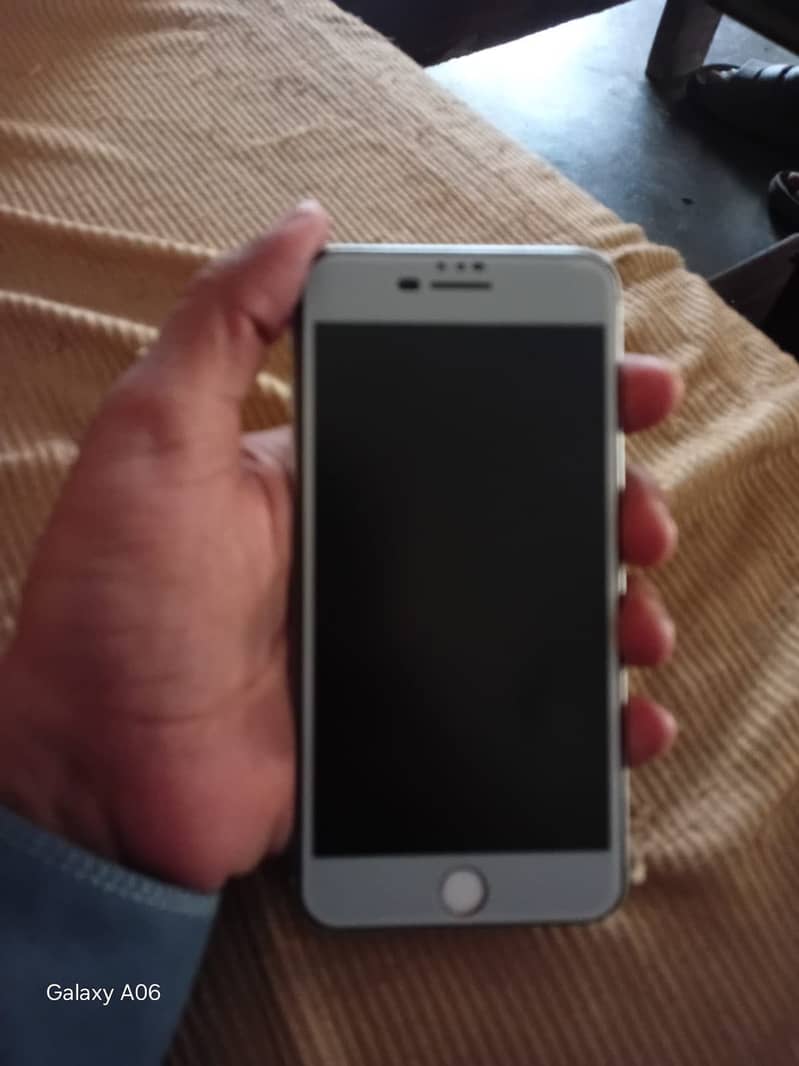 Apple iPhone 8 Plus 1