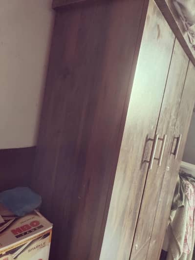 3-Door Wooden Wardrobe / Almari Sale Ke Liye Available