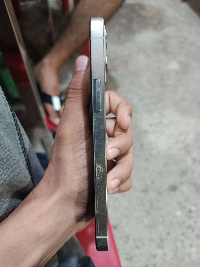 Apple iPhone 12 Pro 4