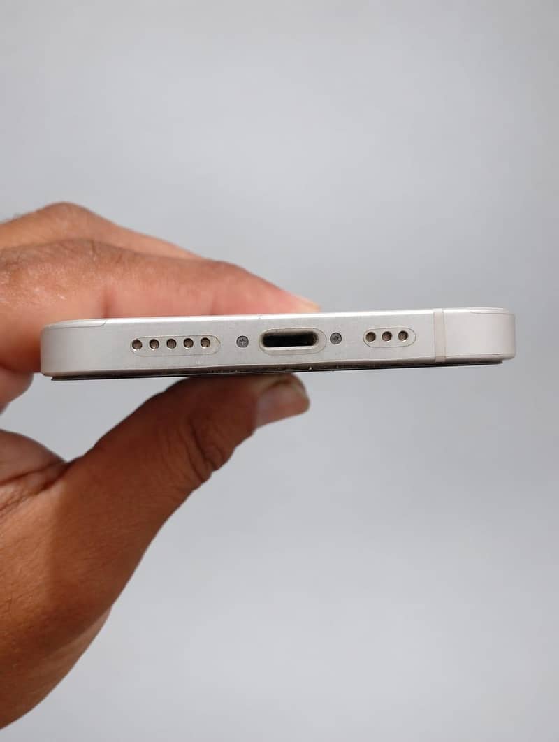 Apple iPhone 12 4
