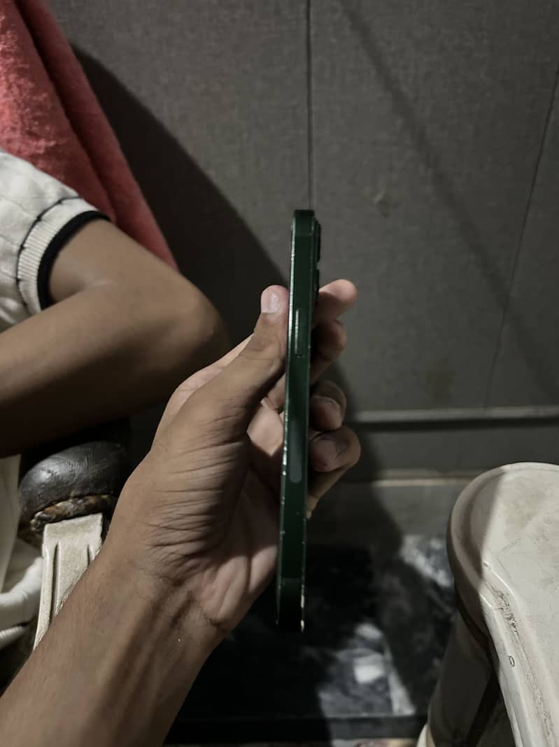 Apple iPhone 13 1