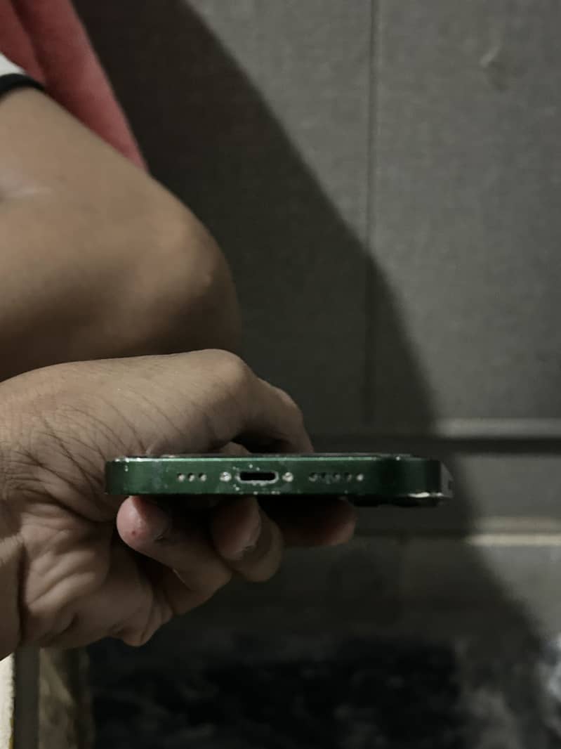 Apple iPhone 13 2