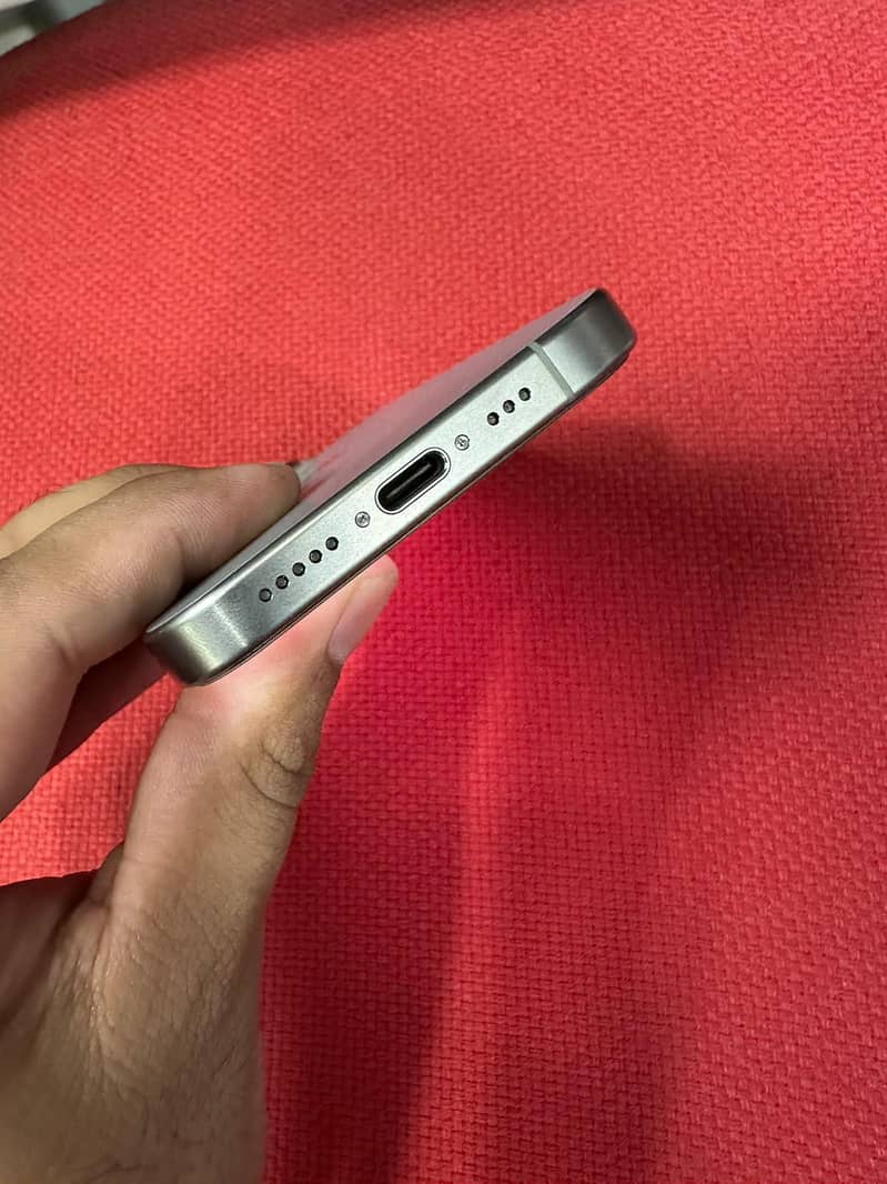 Apple iPhone 15 Pro 3