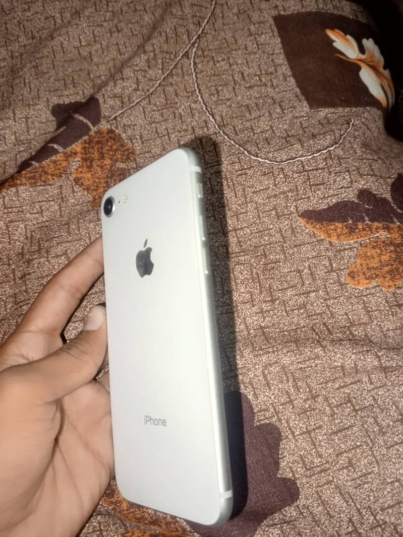 IPHONE 8 0