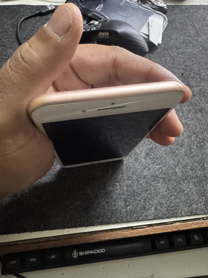 Apple iPhone 8 Plus 3