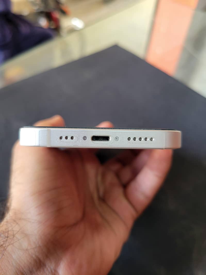 Apple iPhone 13 2