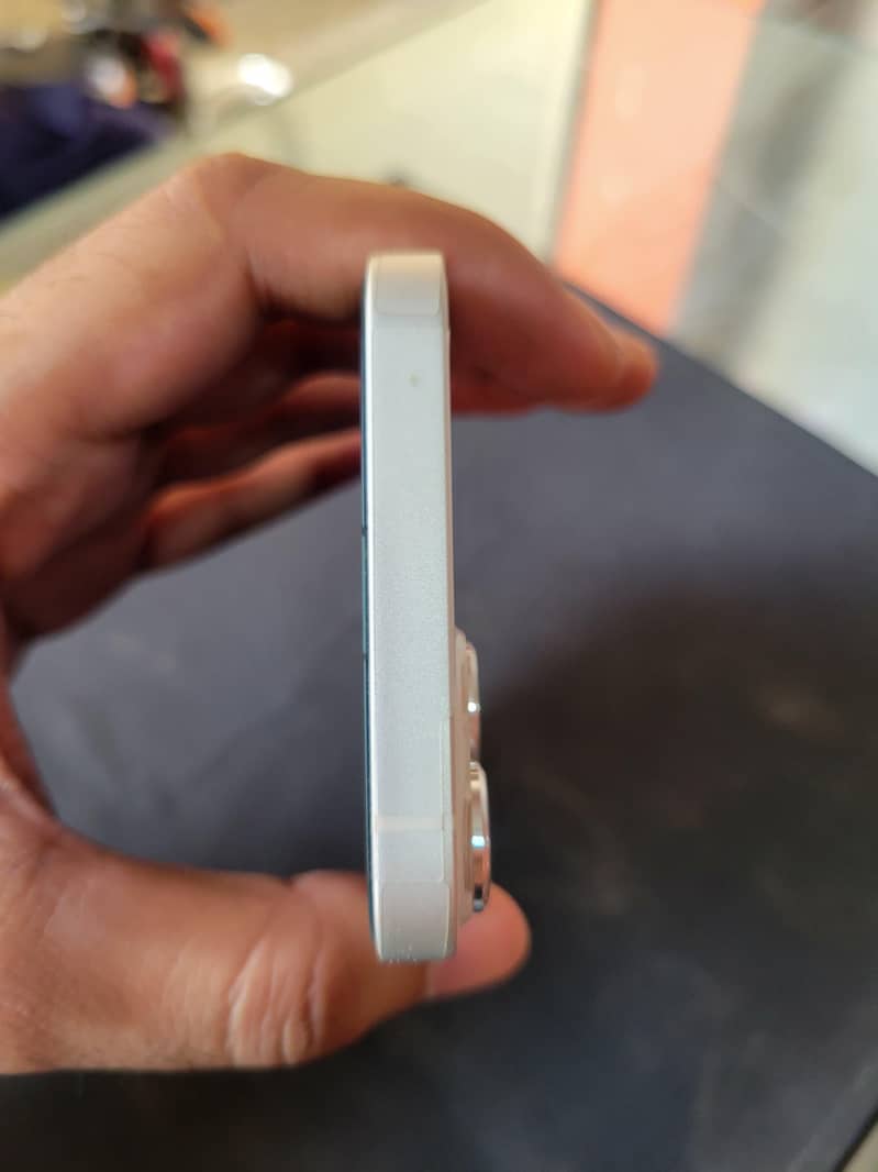 Apple iPhone 13 6