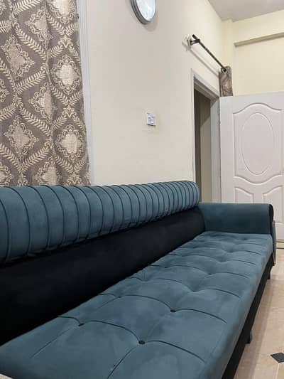 L shaped sofa 7 seater with pillows