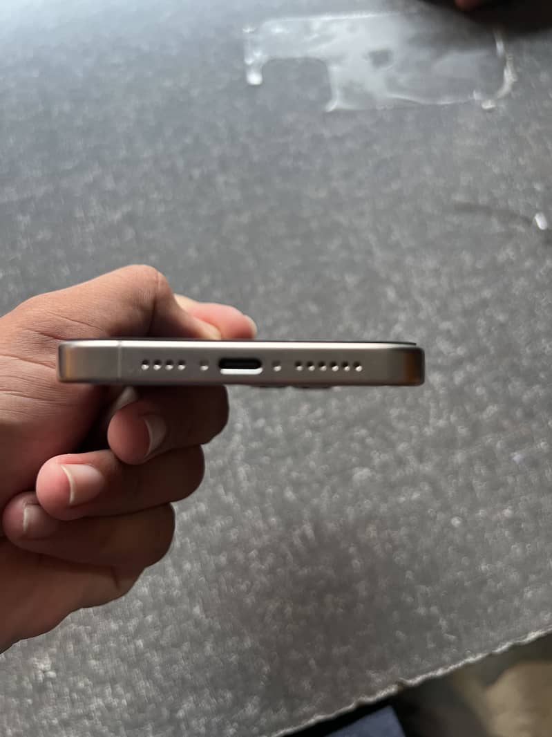 Apple iPhone 15 Pro Max 2