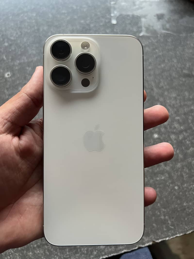 Apple iPhone 15 Pro Max 5