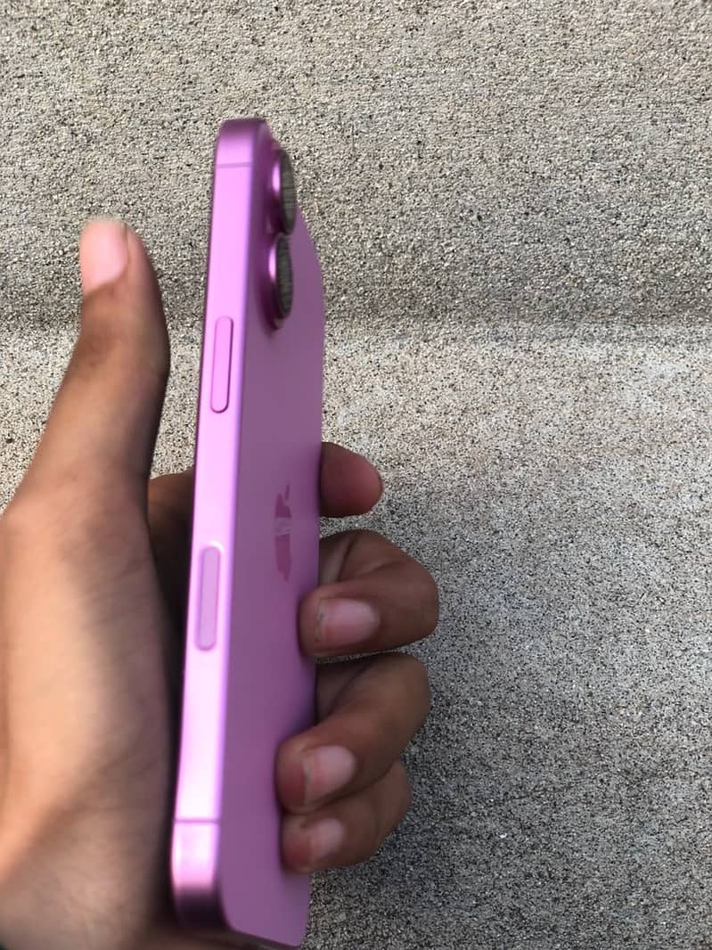 Apple iPhone 16 3
