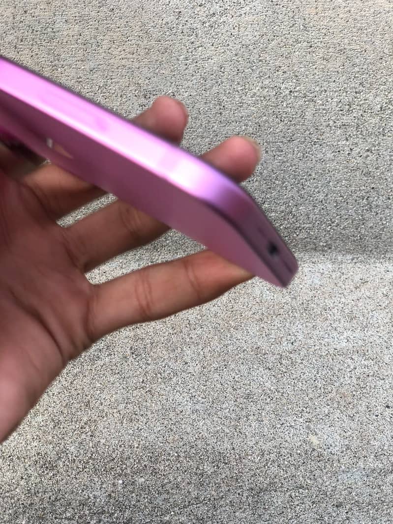 Apple iPhone 16 4