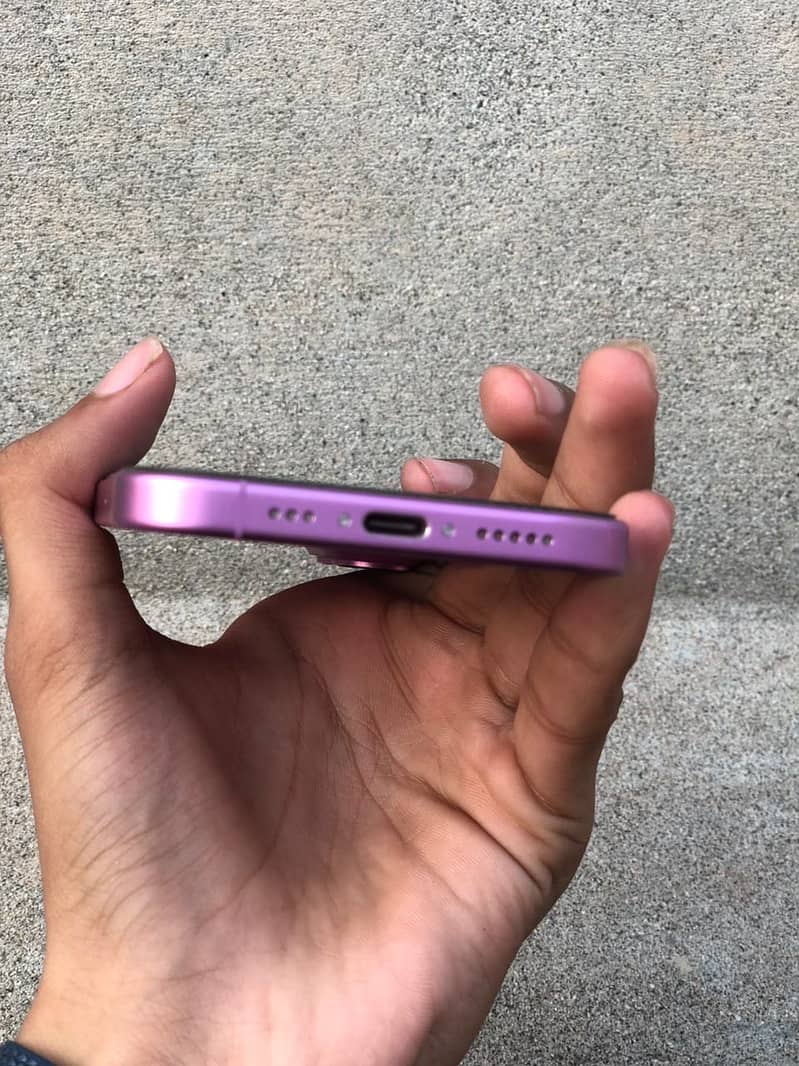 Apple iPhone 16 7