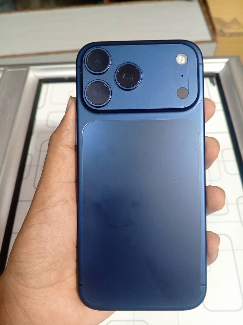Apple iPhone 17 Pro Max 0