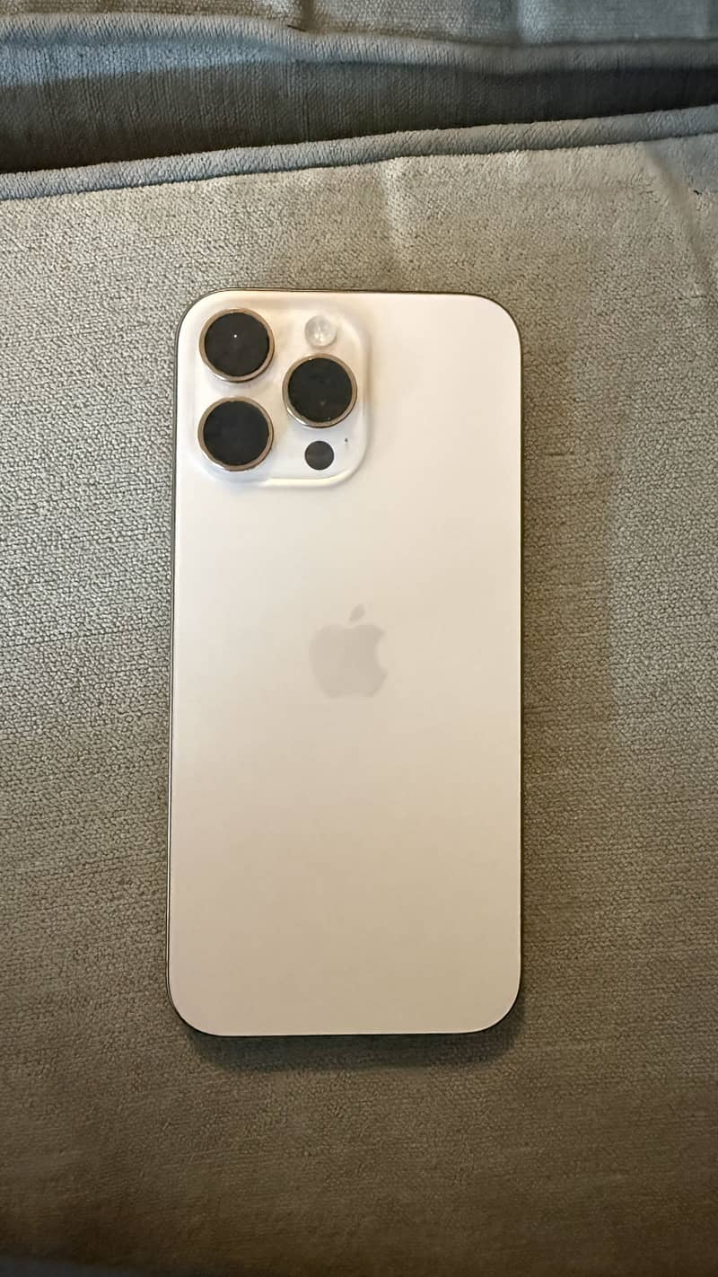 Apple iPhone 16 Pro Max 0