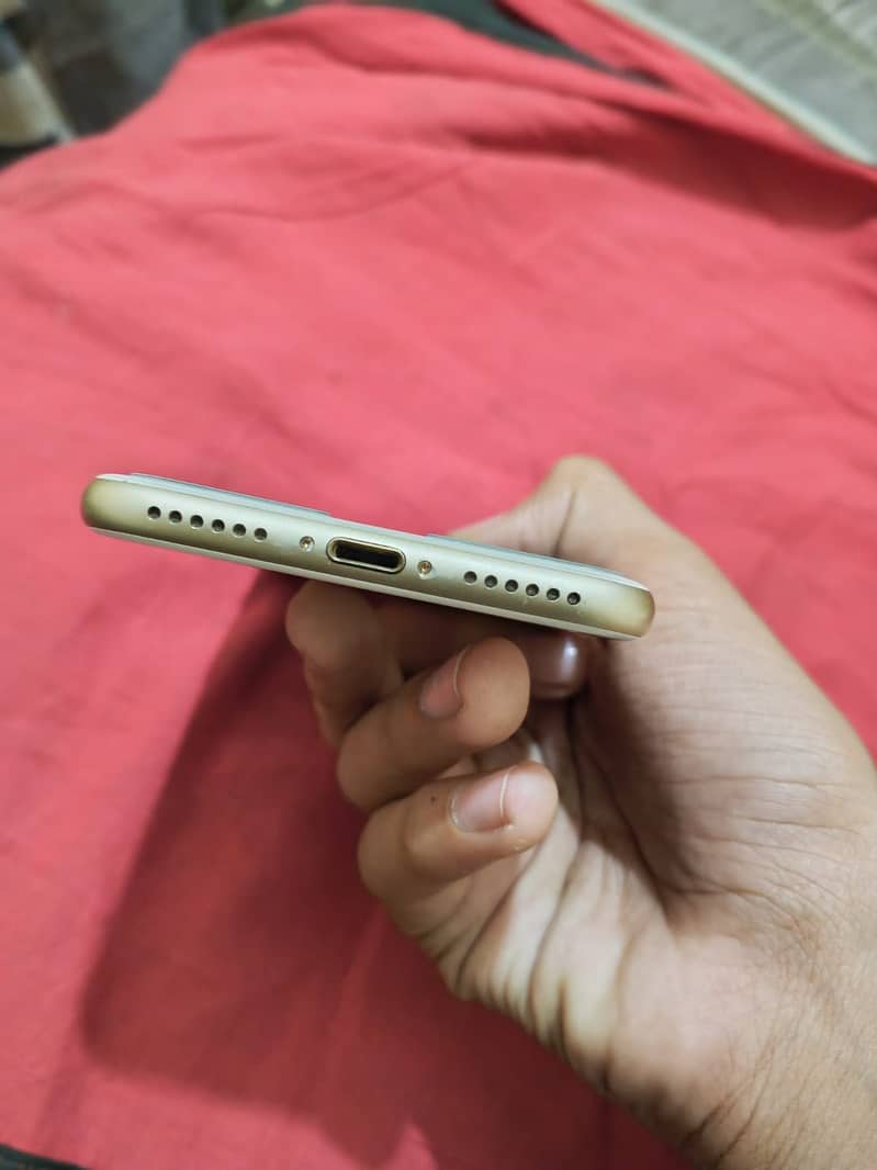Apple iPhone 7 3