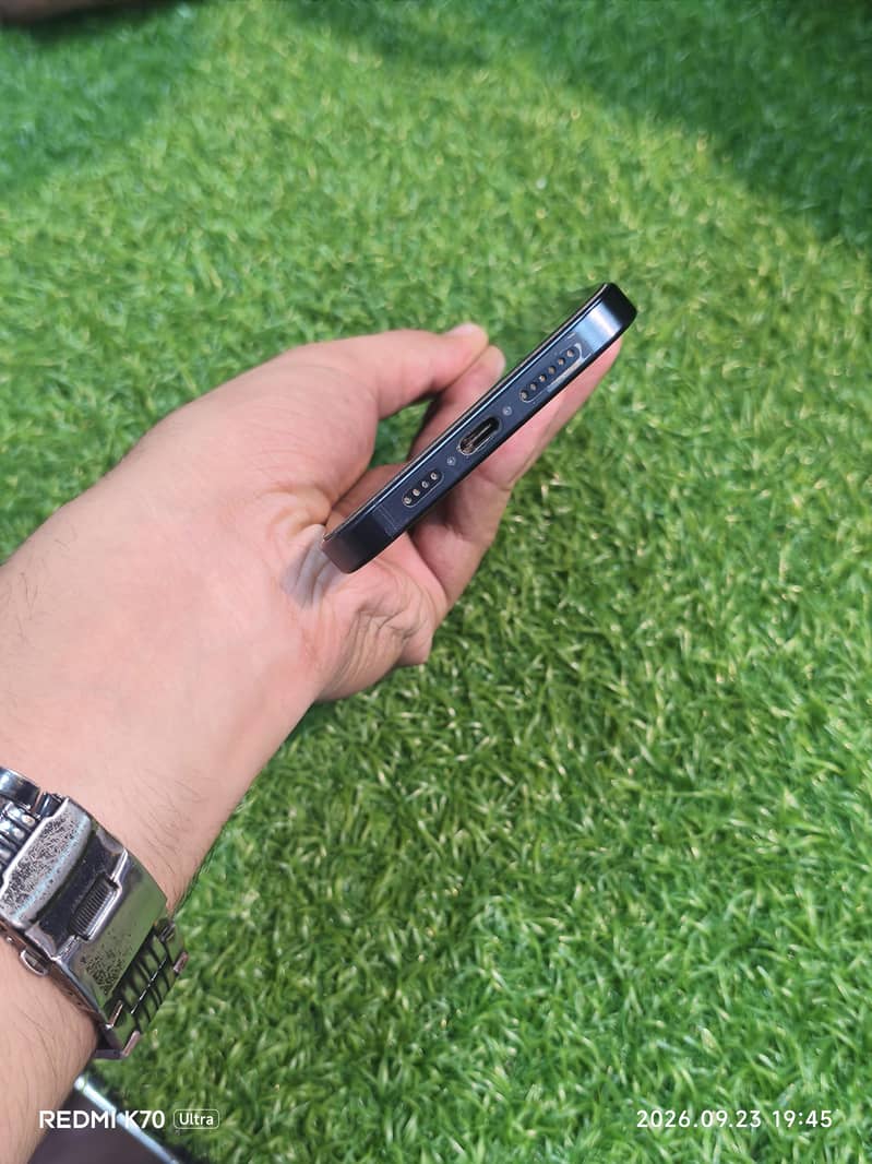Apple iPhone 15 Pro Max 2