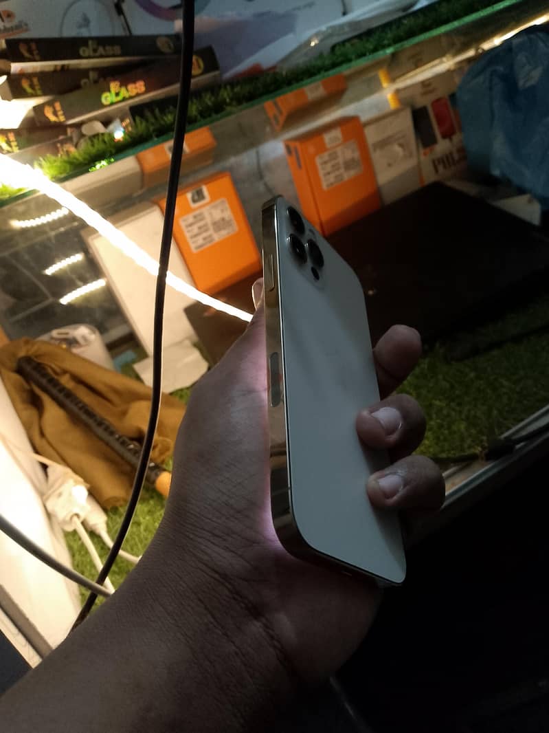 iPhone 12 Pro 4
