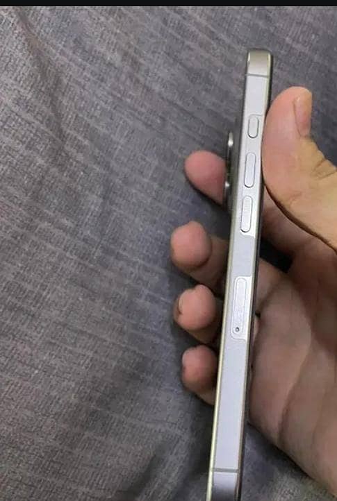 Apple iPhone 15 Pro Max 1