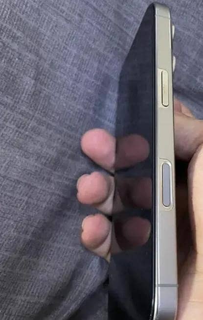 Apple iPhone 15 Pro Max 2