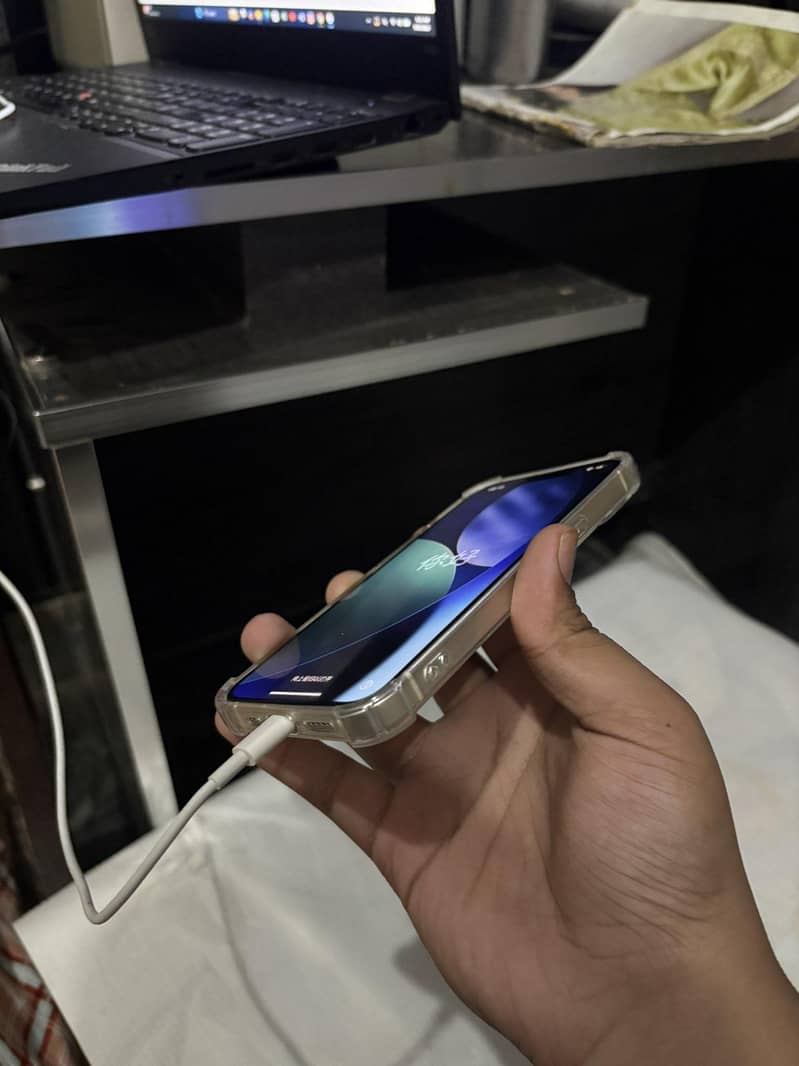 Apple iPhone 13 6