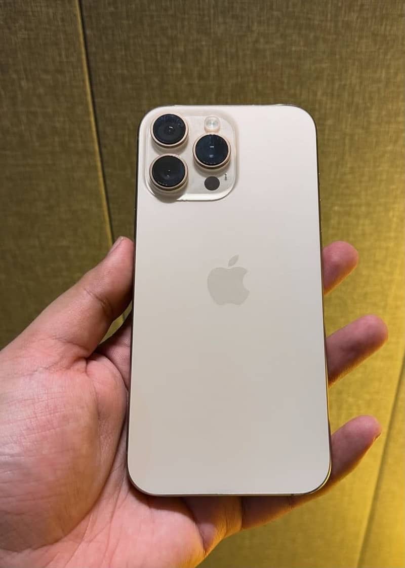 Apple iPhone 16 Pro Max 0