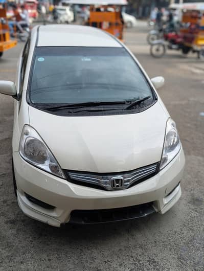 Honda Fit shuttle 2013