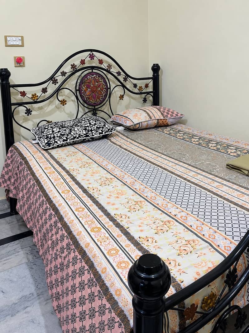 Iron bed 0