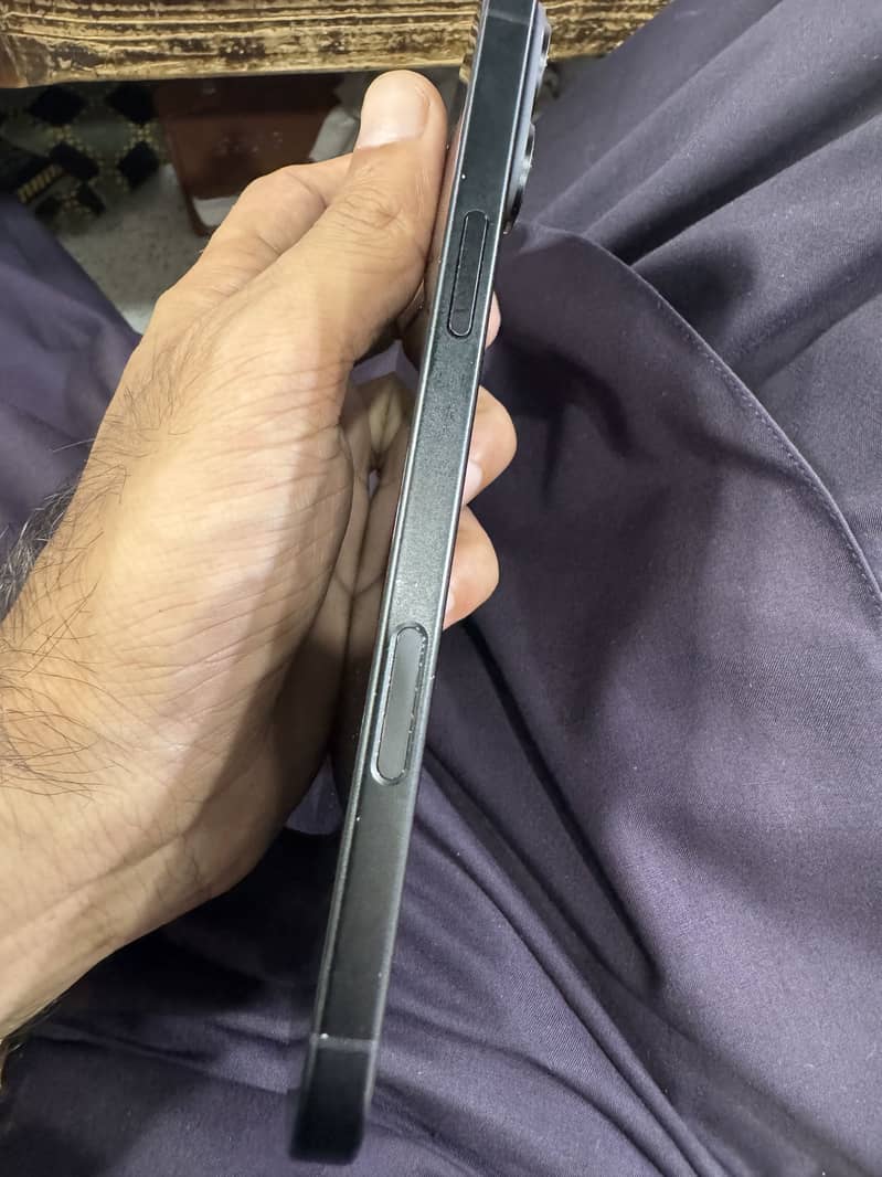 Apple iPhone 16 Plus 0