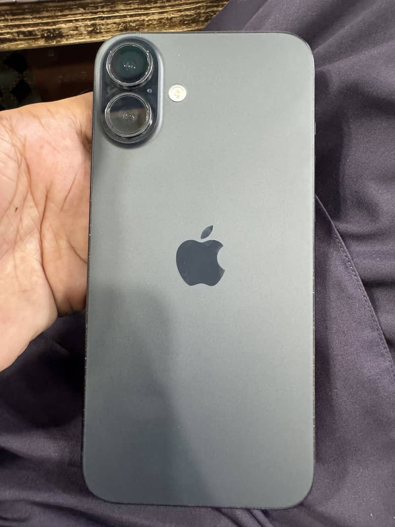 Apple iPhone 16 Plus 3