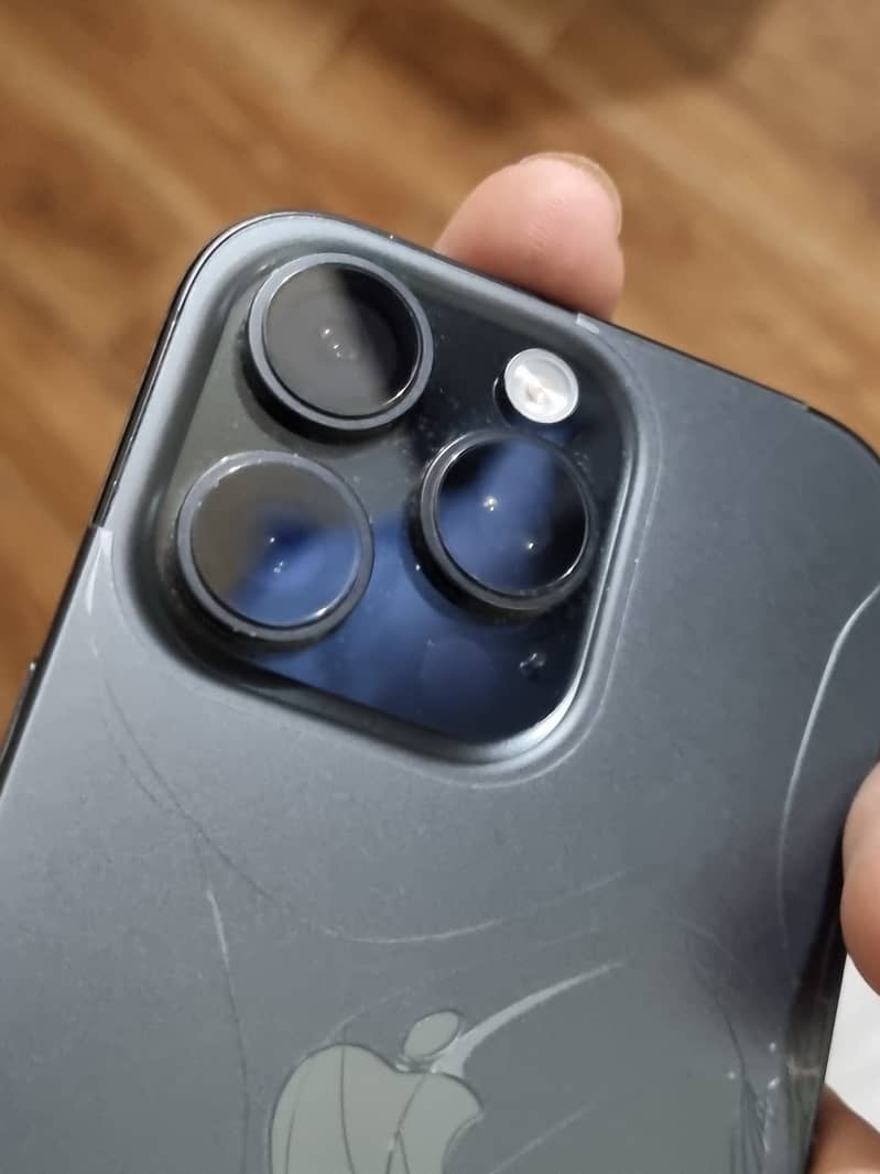 Apple iPhone 16 Pro 0