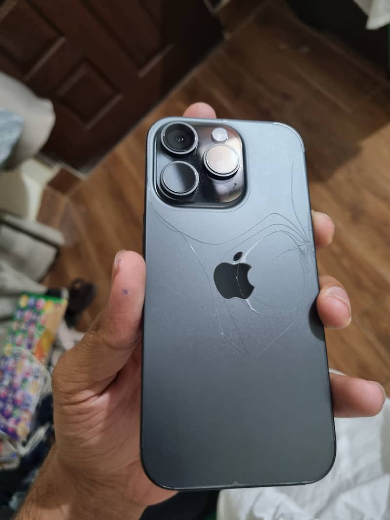 Apple iPhone 16 Pro 4