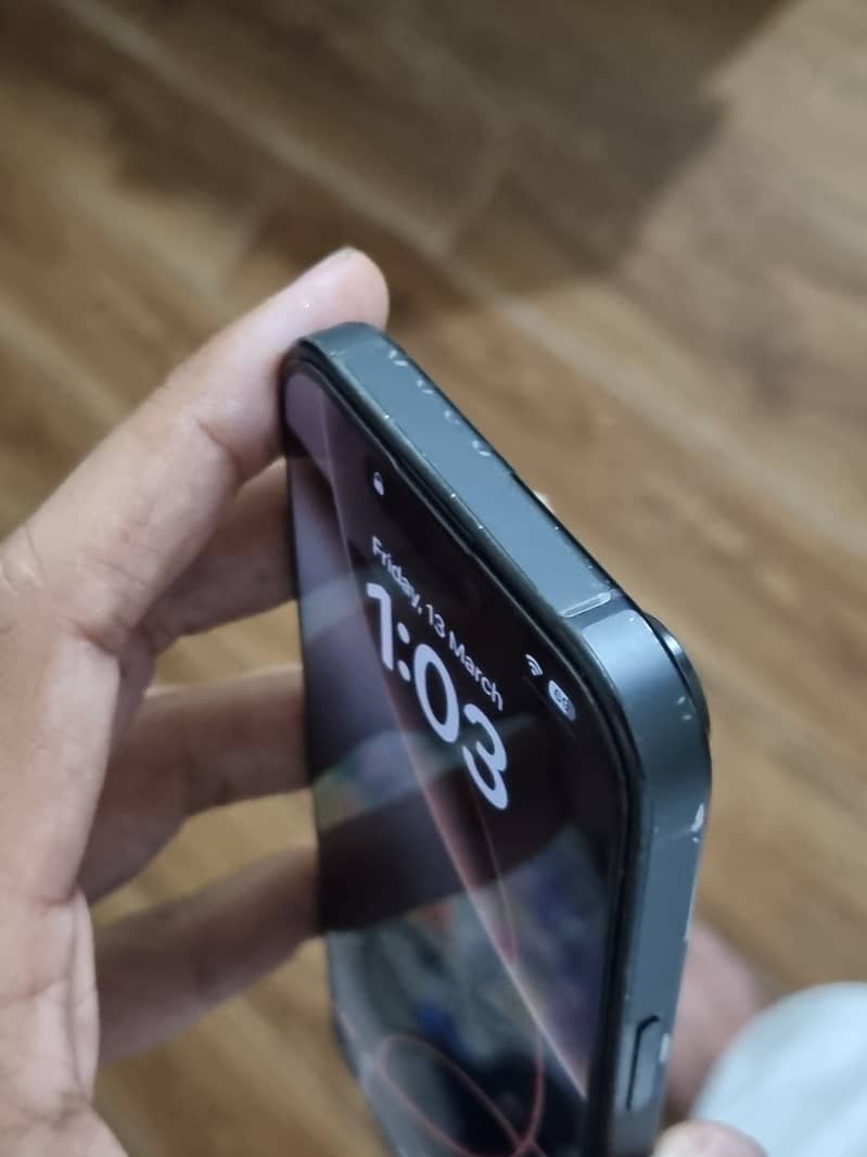 Apple iPhone 16 Pro 8