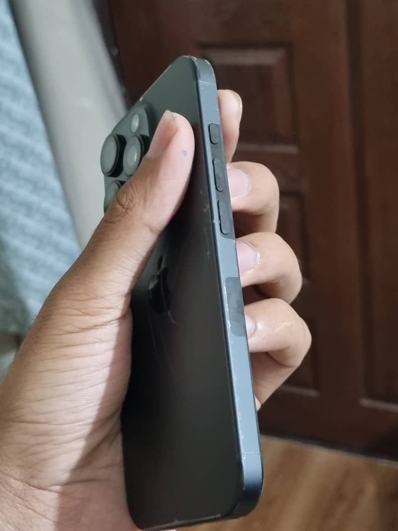 Apple iPhone 16 Pro 9