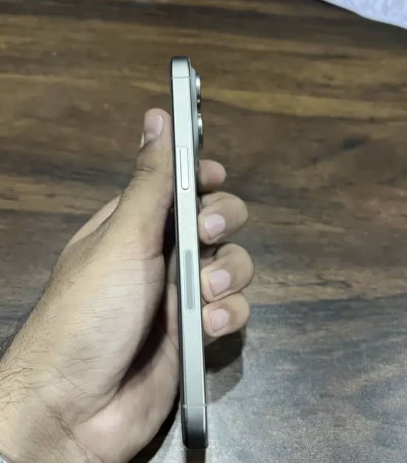iPhone 15 pro max 2