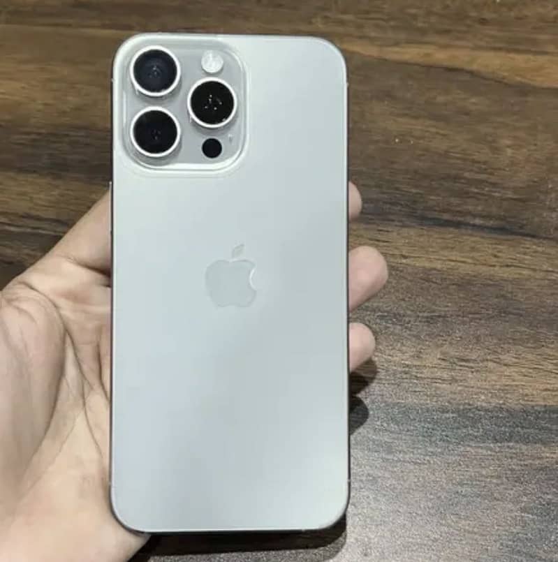 iPhone 15 pro max 3