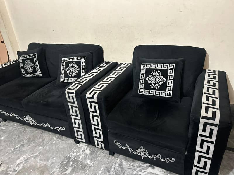 Black Elegant Sofa 1