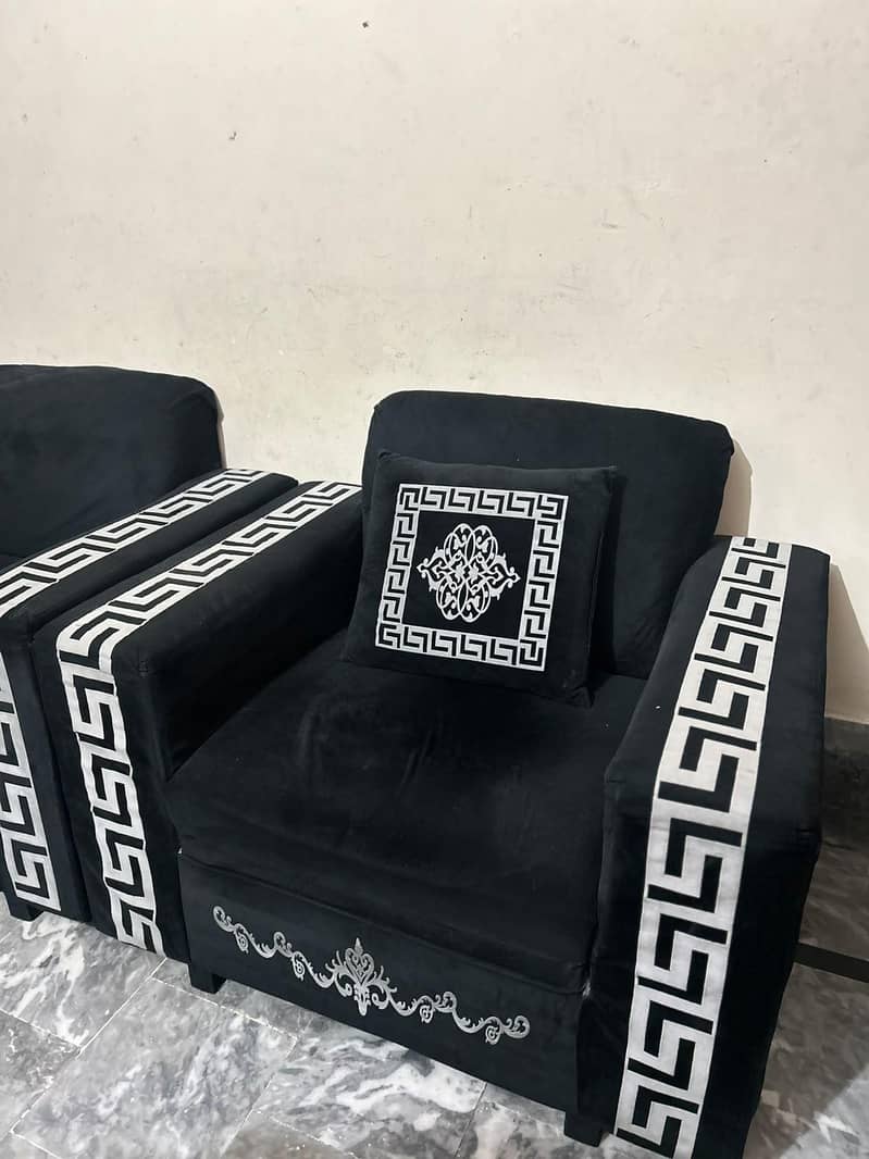 Black Elegant Sofa 2