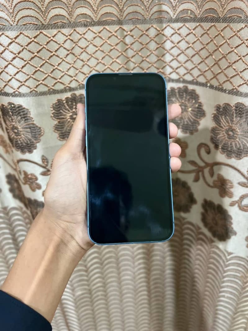 Apple iPhone 13 5