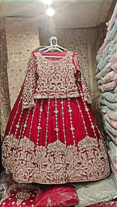 Urjent sell lehnga brand new . 03155892923