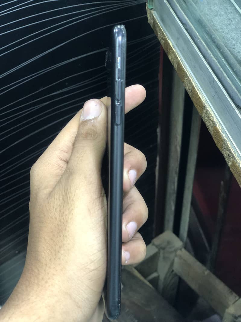 Apple iPhone 7 Plus 1