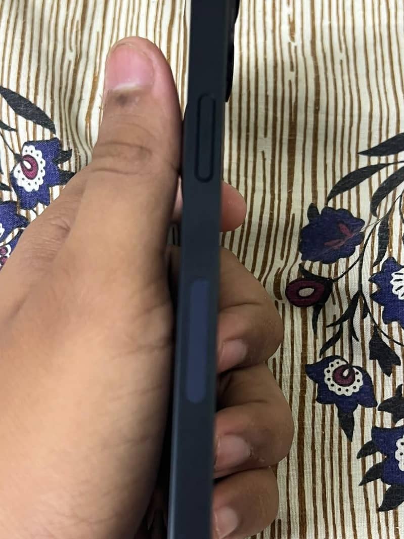 Apple iPhone 14 4